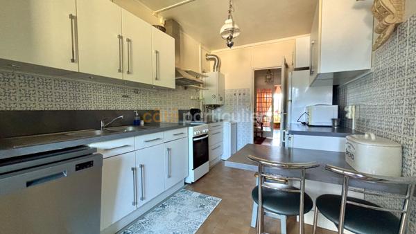 Vente
                Appartement106 m² - 4 Pièces -
                    BORDEAUX (33200)