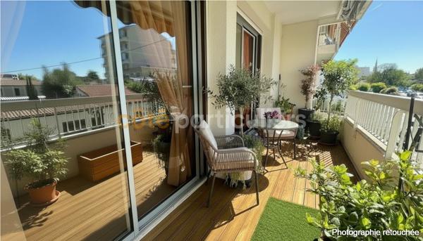 Vente
                Appartement106 m² - 4 Pièces -
                    BORDEAUX (33200)