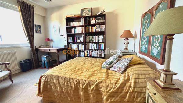 Vente
                Appartement106 m² - 4 Pièces -
                    BORDEAUX (33200)