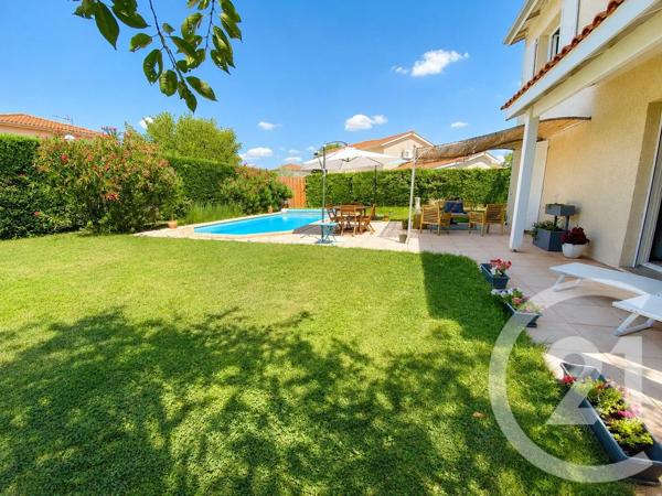 Maison à vendre  7 pièces - 171 m 2   GENAS  - 69