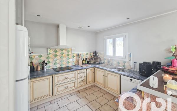 Maison à louer    4 pièces •  Laval-Saint-Roman