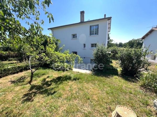 Maison à vendre 8 pièces SAINTES (17)