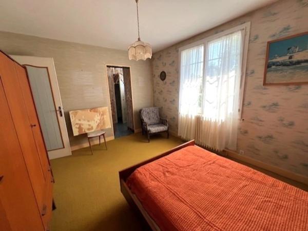 Maison à vendre 8 pièces SAINTES (17)