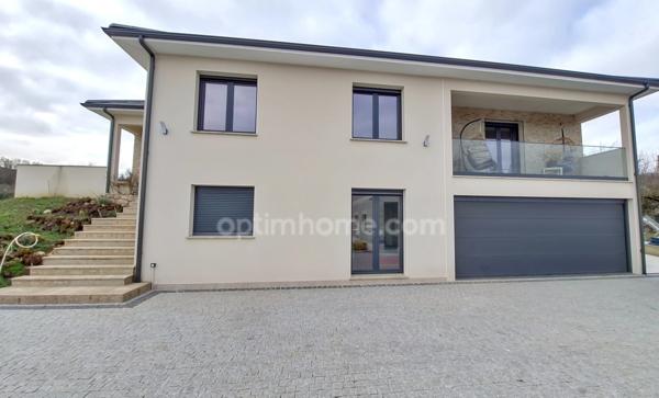 Maison rénovée - 4 chambres + 1 bureau - 3 SDB - Deux Garages à Creuzier-le-Neuf (03)