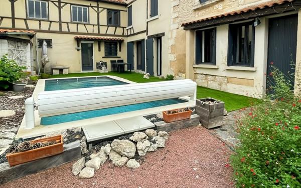 Maison à vendre    6 pièces •  Agonac