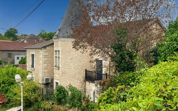 Maison à vendre    6 pièces •  Agonac