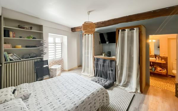 Maison à vendre    6 pièces •  Agonac