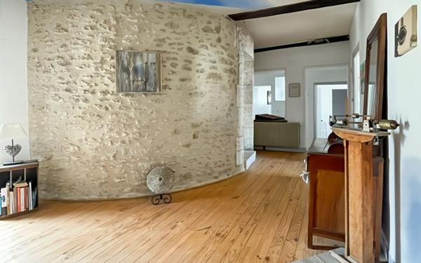 Maison à vendre    6 pièces •  Agonac