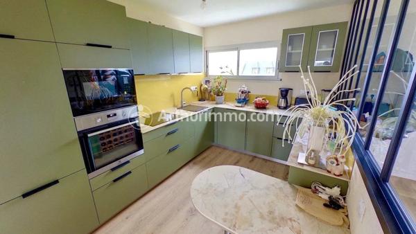Vente                                                      Appartement
                        
                     3 pièces                      85 m2                     à Plérin