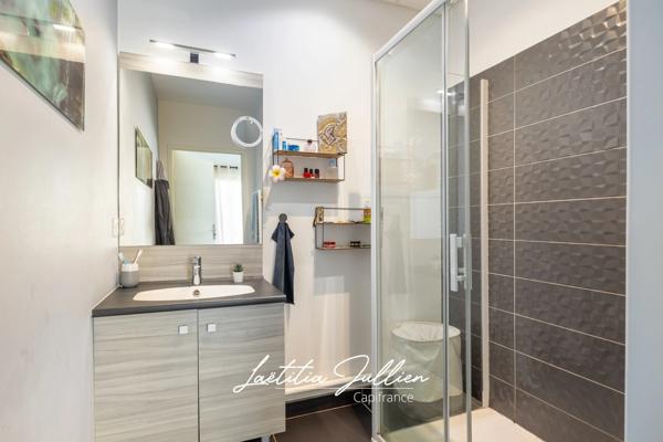 En Exclusivité par Laëtitia JULLIEN – Marseille 12ème – Les Caillols – Duplex T4 de 94 m² avec deux terrasses, parking, garage et résidence récente