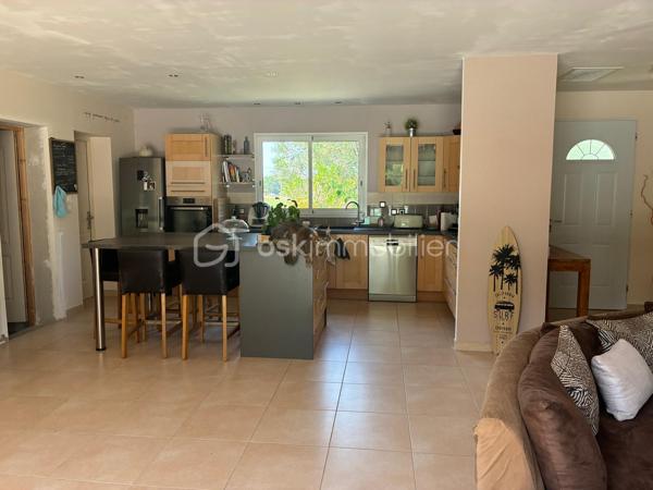 A vendre - Belle villa pleine de charme, au calme et sans vis-à-vis,offrant un cadre de vie privilégié au coeur de la nature.
Située dans un environnement paisible, cette villa d'environ 170 m2 habitables séduit par ses beaux volumes, son environnement verdoyant et sa vue sur la campagne et la fôret.
Elle se compose,
- d'un agréable séjour
-d'un salon
-d'une cuisine équipée
- de quatres chambres, dont une très belle suite parentale avec dressing et salle de bain
-wc et une autre salle d'eau
- plusieurs terrasses, dont une couverte d'environ 10 m2

A l'extérieur, vous profiterez d'un magnifique terrain de 2000 m2 agrémenté dune piscine, idéal pour profiter des beaux jours en famille ou entre amis.
La propriété dispose également d'un garage d'environ 55 m2 sur un sous sol total offrant de belles possibilités de rangement ou d'aménagement.
- Équipée d'un portail eléctrique, Alarme, caméra de surveillance à l'avant et à l'arrière, plusieurs terrasses, 
Havre de paix pour les personnes à la recherche de tranquillité, tout en étant à 5 mm des commodités .

Pour plus de renseignements ou organiser une visite, contactez moi au 06 79 88 44 77