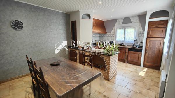 Maison
                                                                                                                                                                                                                                                                                                                        5 pièce(s)                                                                                                                                                                                                          4 chambre(s)                                                                                                                                                                                                          148.7  m²