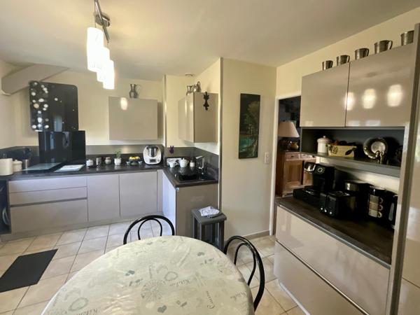 Maison au centre-ville de Mehun Sur Yevre