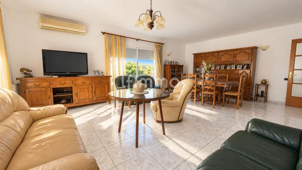 Villa T5 de 159 m2 sur 30 000 m2 de terrain - Elne