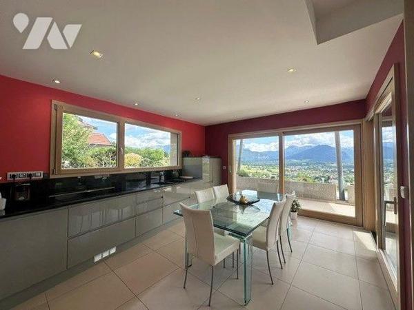 Propriété d'exception sur les hauteurs d'Annecy - Vue panoramique lac et montagnes.

Dans un ...