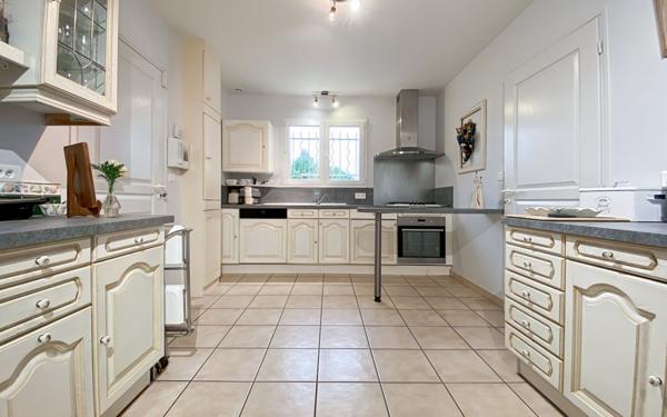 Maison à vendre    6 pièces • 220 m2 Mont-de-Marsan