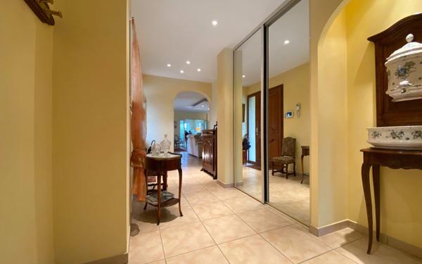 Maison à vendre    6 pièces • 220 m2 Mont-de-Marsan