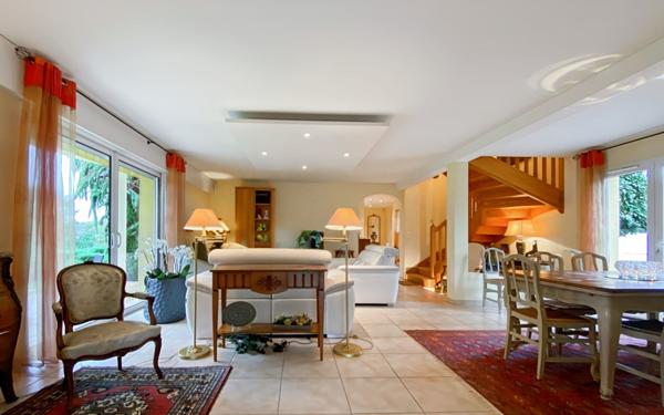 Maison à vendre    6 pièces • 220 m2 Mont-de-Marsan