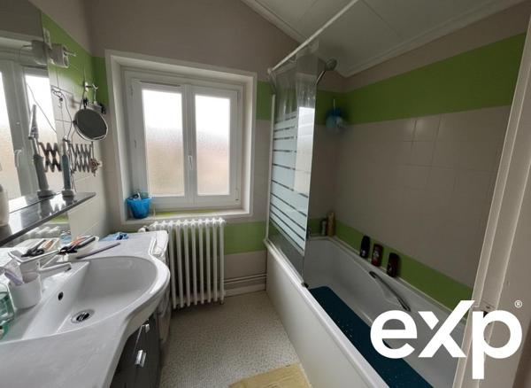 Maison de charme avec jardin arboré et sous-sol complet – Pont-de-Chéruy