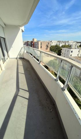 Paris (75018) Charmant 2 pièces avec vue panoramique dégagée