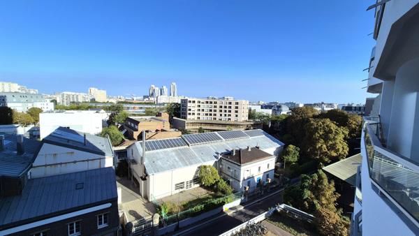 Paris (75018) Charmant 2 pièces avec vue panoramique dégagée