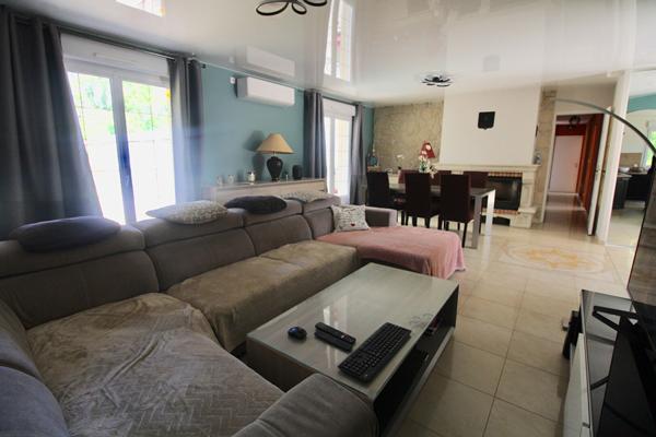 PRODUIT RARE , PAVILLON INDEPENDANT  HAB DE PLAIN PIED AVEC PISCINE ET SPA