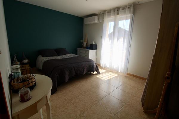 PRODUIT RARE , PAVILLON INDEPENDANT  HAB DE PLAIN PIED AVEC PISCINE ET SPA