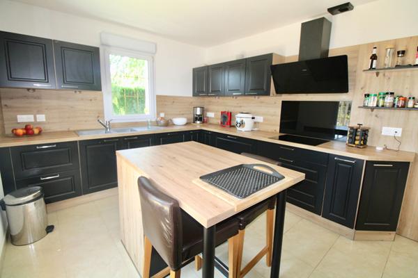 PRODUIT RARE , PAVILLON INDEPENDANT  HAB DE PLAIN PIED AVEC PISCINE ET SPA