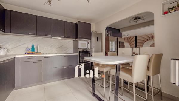 Maison 6 pièces/ 175 m2/ DPE C/1200 m2 terrain/ SAINTE LUCE SUR LOIRE/ 5 ch/ Piscine/ grand garage