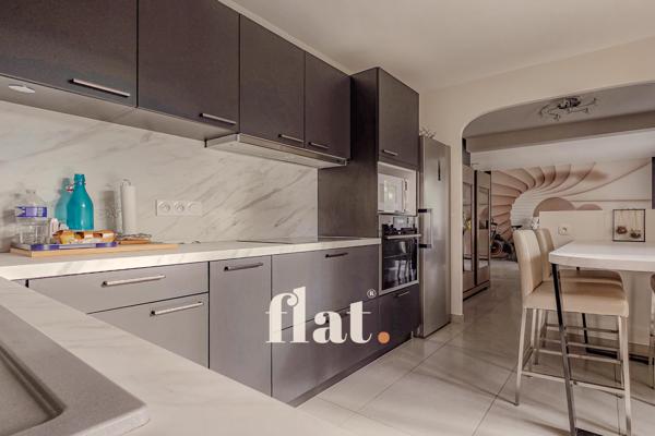 Maison 6 pièces/ 175 m2/ DPE C/1200 m2 terrain/ SAINTE LUCE SUR LOIRE/ 5 ch/ Piscine/ grand garage