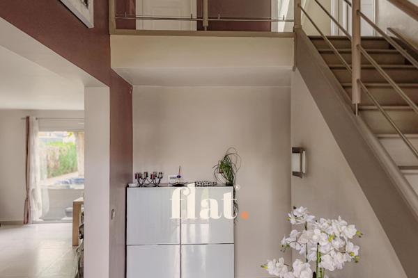 Maison 6 pièces/ 175 m2/ DPE C/1200 m2 terrain/ SAINTE LUCE SUR LOIRE/ 5 ch/ Piscine/ grand garage