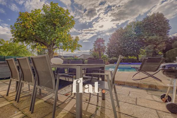 Maison 6 pièces/ 175 m2/ DPE C/1200 m2 terrain/ SAINTE LUCE SUR LOIRE/ 5 ch/ Piscine/ grand garage