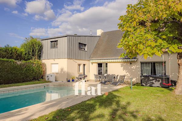 Maison 6 pièces/ 175 m2/ DPE C/1200 m2 terrain/ SAINTE LUCE SUR LOIRE/ 5 ch/ Piscine/ grand garage