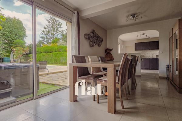 Maison 6 pièces/ 175 m2/ DPE C/1200 m2 terrain/ SAINTE LUCE SUR LOIRE/ 5 ch/ Piscine/ grand garage