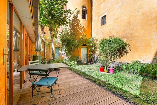 VIEUX LYON – Duplex familial avec jardins au calme