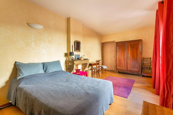VIEUX LYON – Duplex familial avec jardins au calme