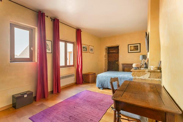 VIEUX LYON – Duplex familial avec jardins au calme