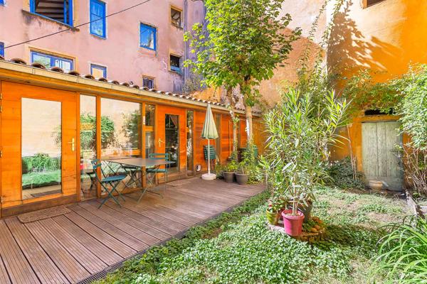 VIEUX LYON – Duplex familial avec jardins au calme