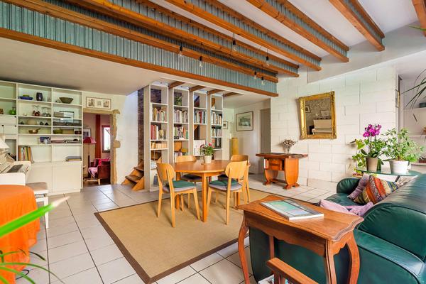 VIEUX LYON – Duplex familial avec jardins au calme