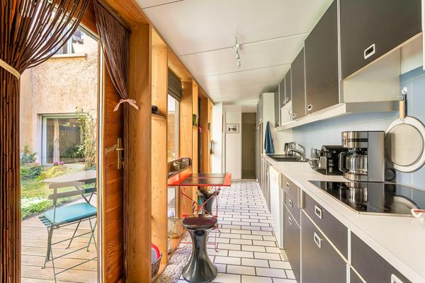 VIEUX LYON – Duplex familial avec jardins au calme