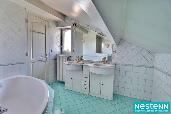 Maison familiale 160 m² habitables sur 556 m² de terrain - Vaulx-en-Velin (Pont des Planches) limite VILLEURBANNE