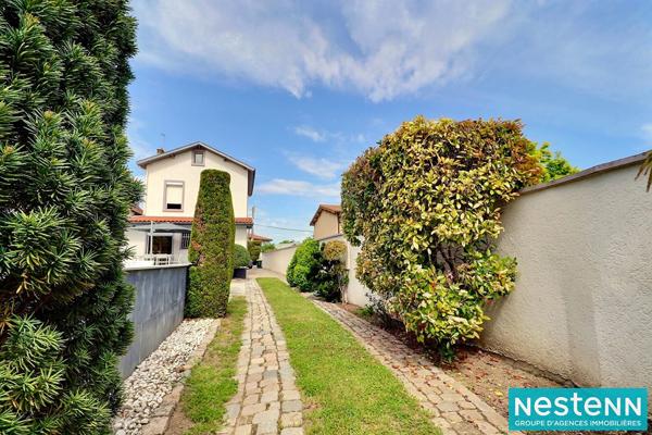 Maison familiale 160 m² habitables sur 556 m² de terrain - Vaulx-en-Velin (Pont des Planches) limite VILLEURBANNE