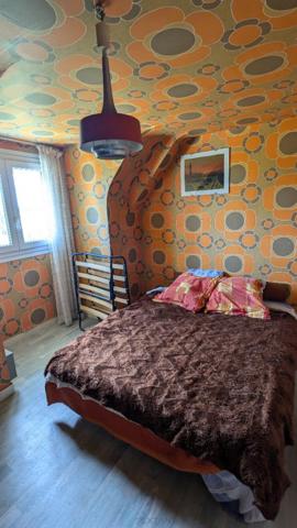 Maison familiale des années 70 sur 4 500 m² de terrain  Proche Pontivy