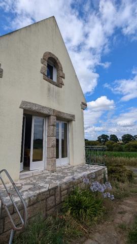 Maison familiale des années 70 sur 4 500 m² de terrain  Proche Pontivy