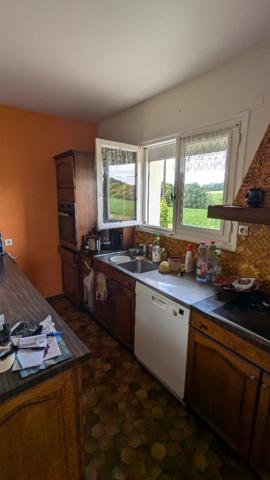 Maison familiale des années 70 sur 4 500 m² de terrain  Proche Pontivy