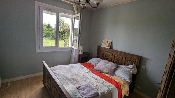 Maison familiale des années 70 sur 4 500 m² de terrain  Proche Pontivy