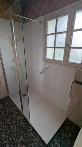 Maison familiale des années 70 sur 4 500 m² de terrain  Proche Pontivy