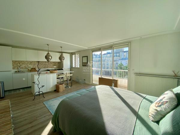 "Paris 15ème Rue de la Convention" Très beau studio meublé avec balcon terrasse !

Loyer €1 500/mois charges comprises **

- Ref : 21434