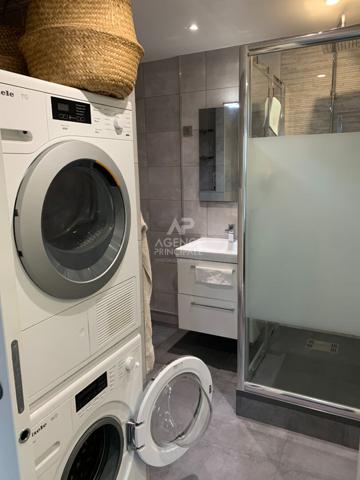 "Paris 15ème Rue de la Convention" Très beau studio meublé avec balcon terrasse !

Loyer €1 500/mois charges comprises **

- Ref : 21434