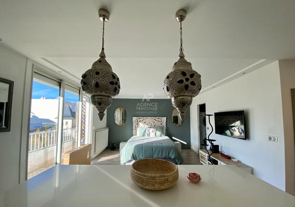 "Paris 15ème Rue de la Convention" Très beau studio meublé avec balcon terrasse !

Loyer €1 500/mois charges comprises **

- Ref : 21434